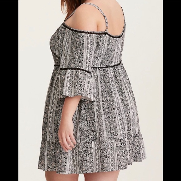 Torrid off the shoulder Challis mini dress. - Picture 3 of 10